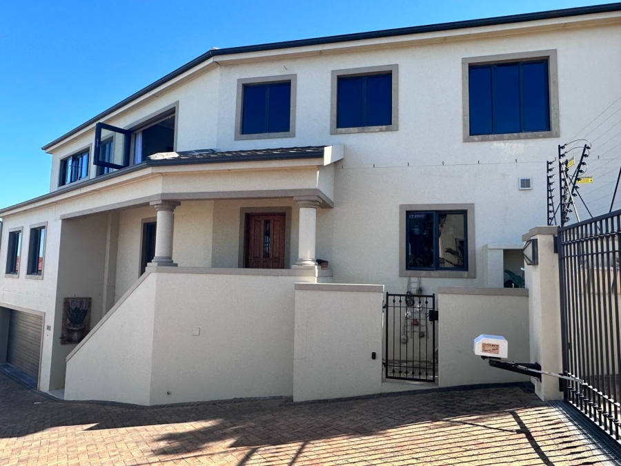 To Let 5 Bedroom Property for Rent in Rome Glen Western Cape